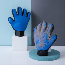 Upload image to gallery viewer, Luva Escova Magnética para Retirar Pelos | BichanosPet™
